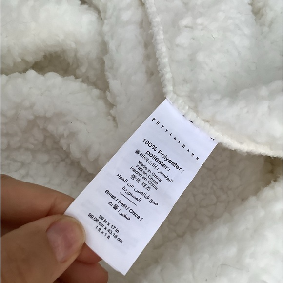 Pottery Barn Robe 🌷🌷 - Picture 4 of 5